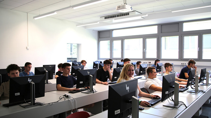 The fourth-year students in electrical engineering at HTL Wels creating schematics with the help of software tools from the EPLAN Education software package.